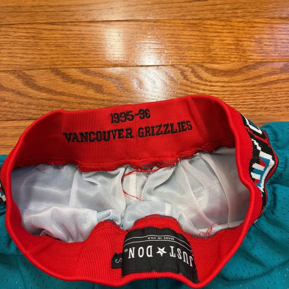 Just Don Vancouver Grizzlies 1995-96 Shorts Men Small Teal NBA Basketball Retro